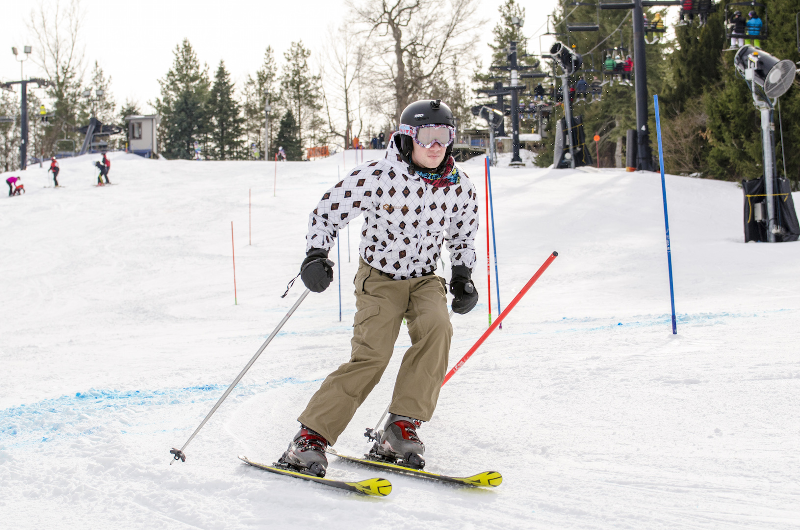 Giant-Slalom-Standard-Race-Snow-Trails