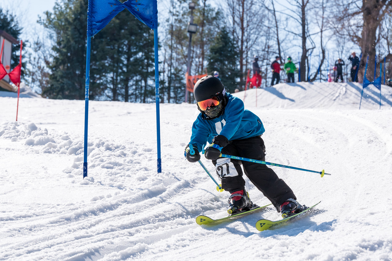 Giant-Slalom-Standard-Race-Snow-Trails