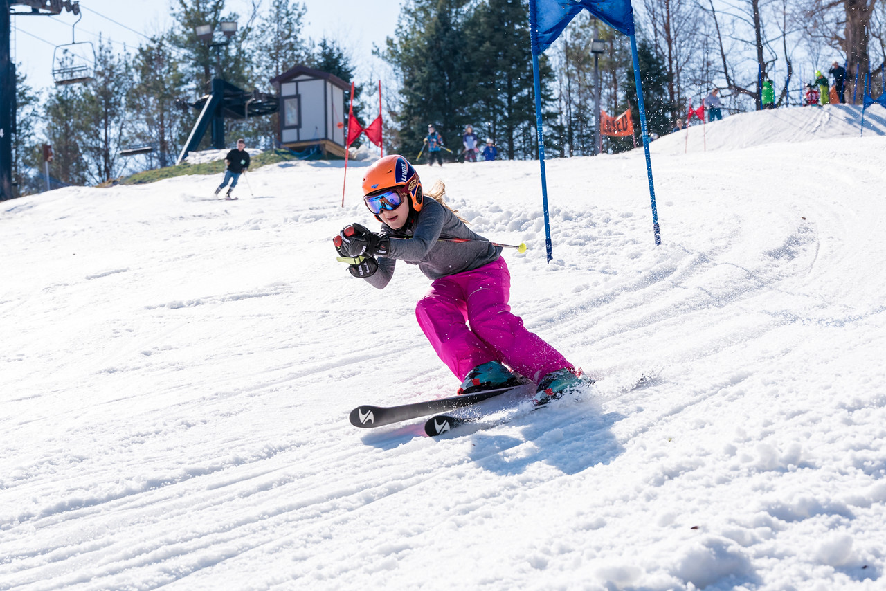 Giant-Slalom-Standard-Race-Snow-Trails