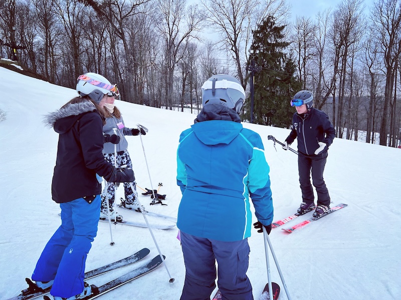 Lift-Ladies-Program_Snow-Trails_Group-Lesson