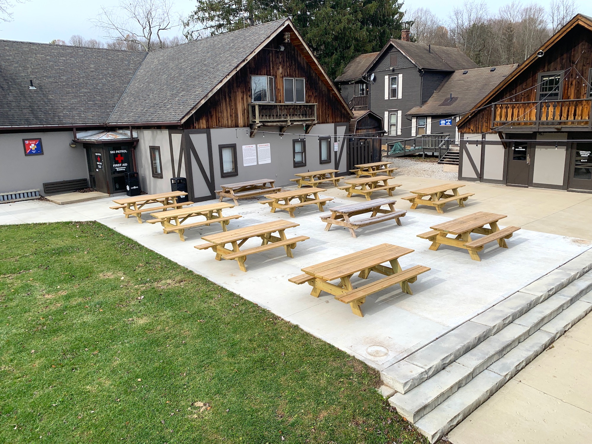 Spacious Outdoor Seating On Our Party Plaza Snow Trails 20-21