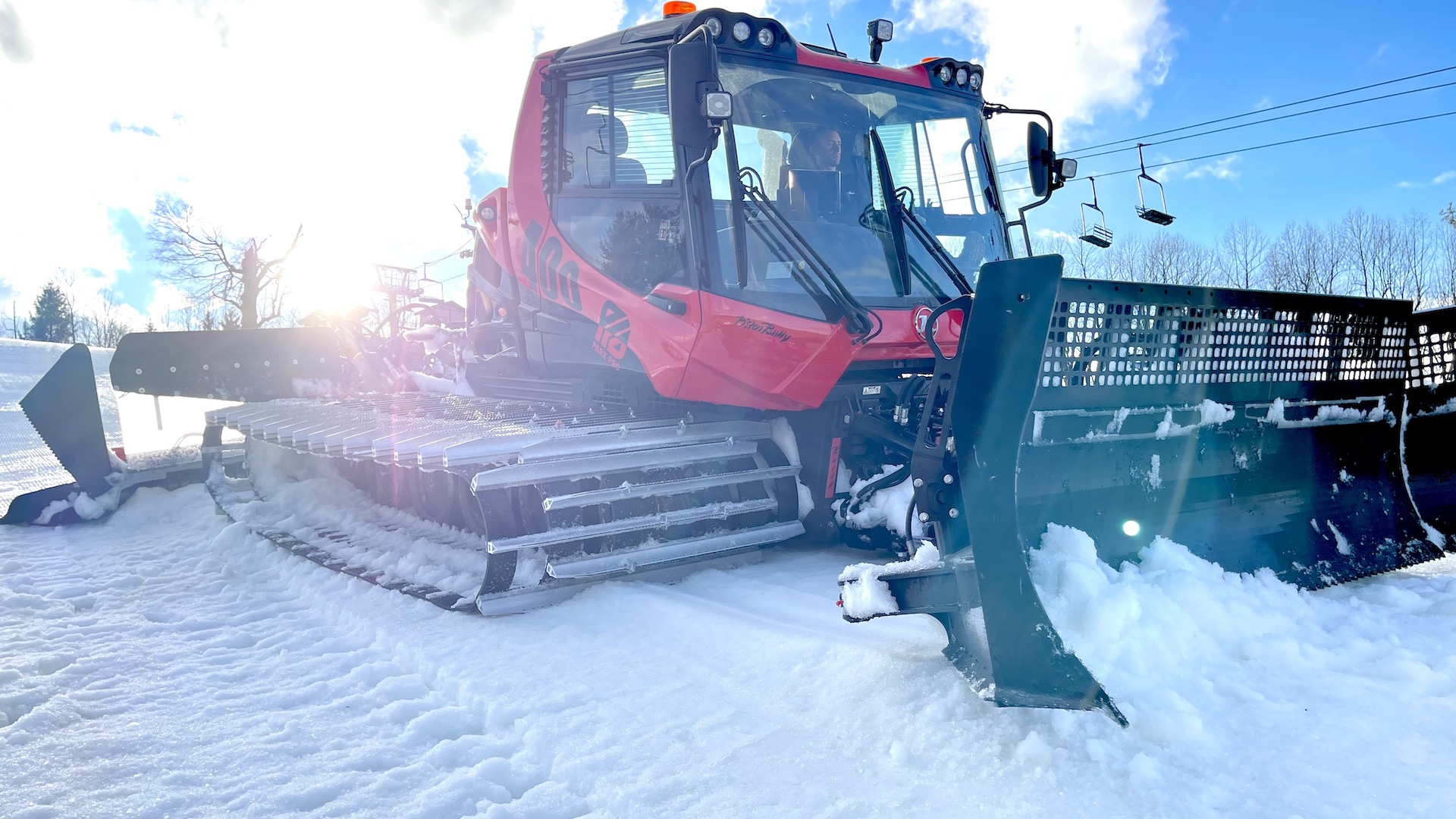 Pisten-Bully-400-Park-Pro_Arrival-In-Shop_Snow-Trails-OH