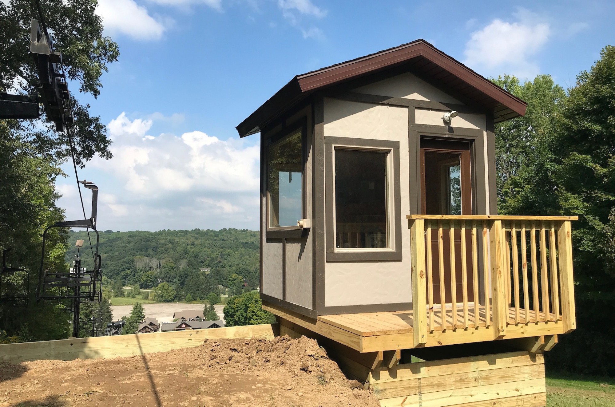 New Mt. Mansfield Lift Hut at Snow Trails