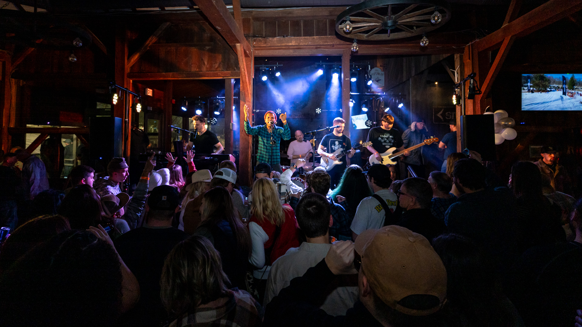 Live Entertainment This Season!