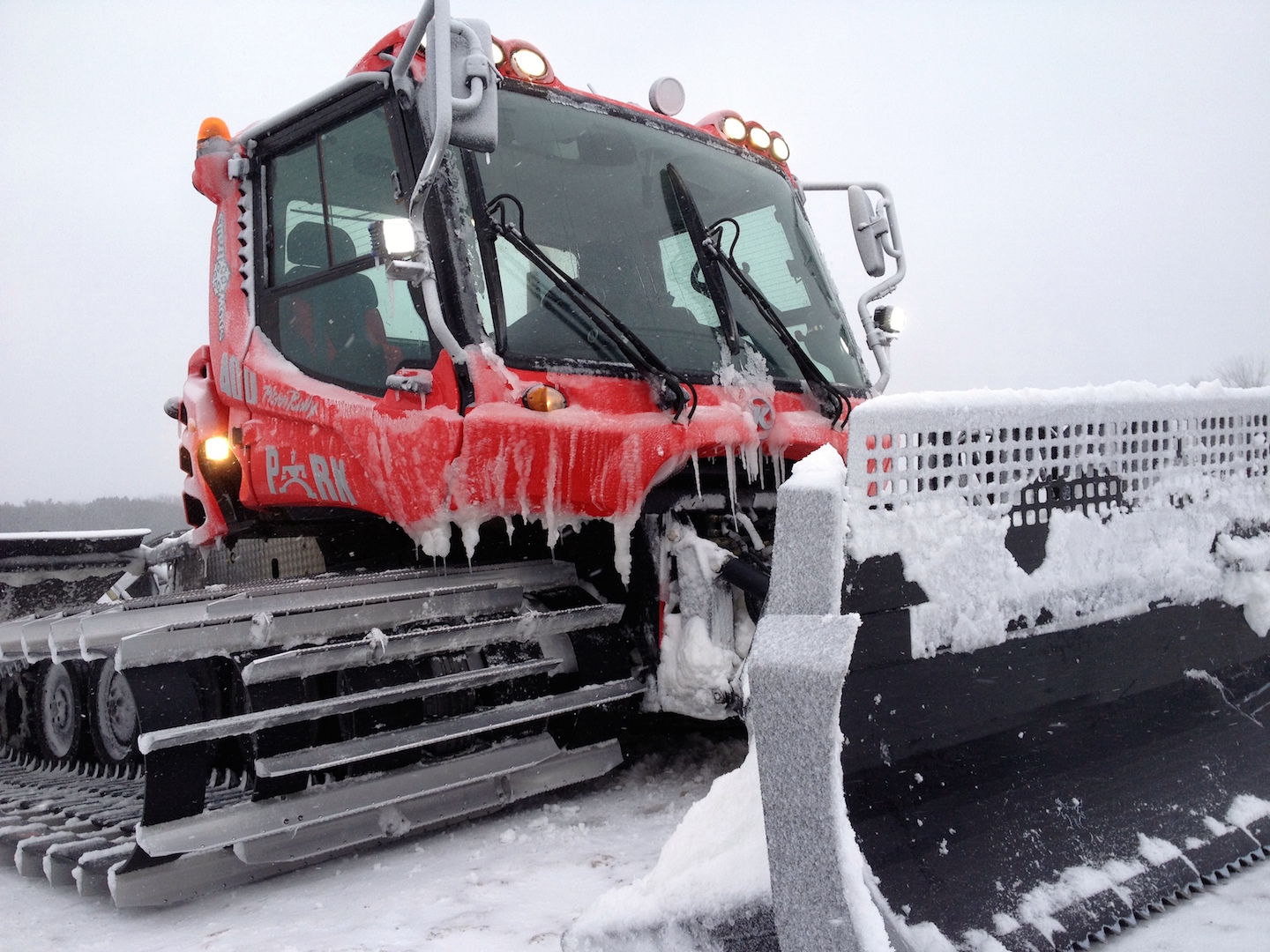 Snow-Trails-Pisten-Bully-Snow-Cat-Grooming-Machine_