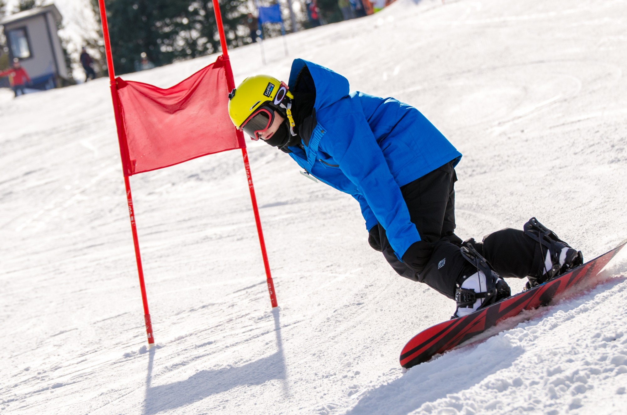 Giant-Slalom-Standard-Race-Snow-Trails